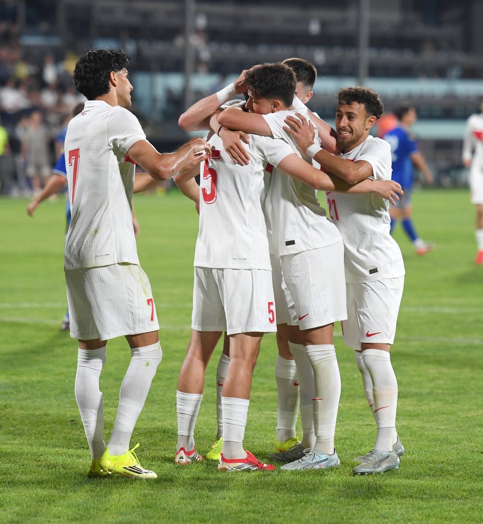 Ümit Milli Futbol Takımı, Ukrayna’dan istediğini aldı! 1 milli2 944x1024 1