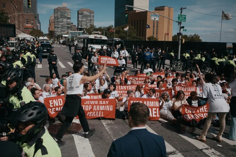 New York’ta binlerce kişi Netanyahu’yu protesto etti!