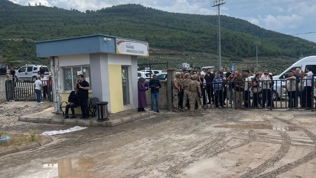 Osmaniye’de Anadolu Lisesi’nde silahlı saldırı 1 osmaniye2 1024x576 1