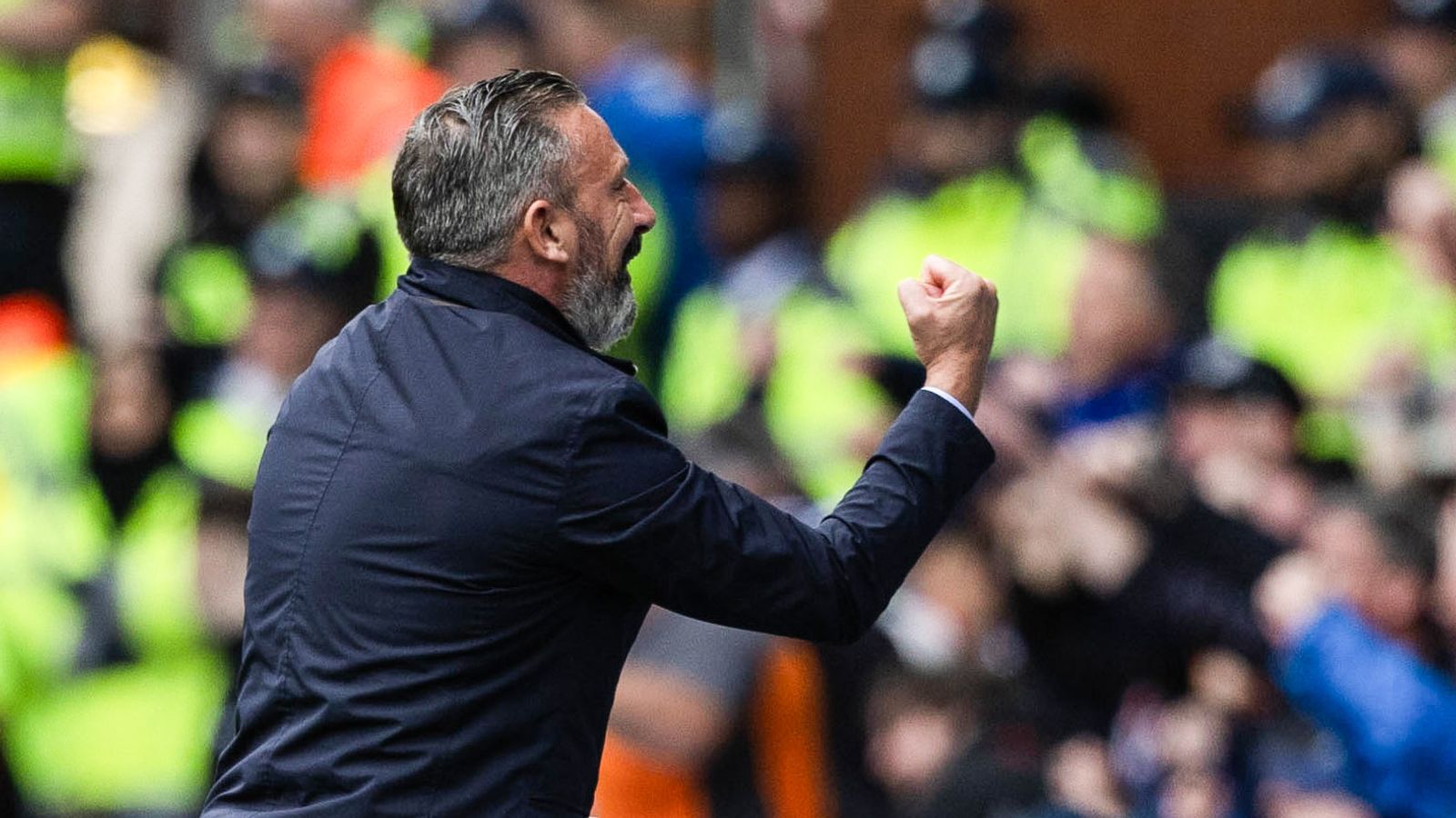 Rangers derbide Celtic’i 3-0 mağlup etti