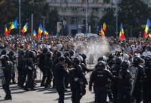 Romanya’da çiftçi protestosunda ortalık savaş alanına döndü