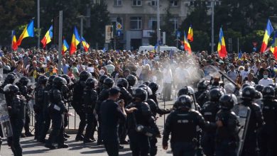 Romanya’da çiftçi protestosunda ortalık savaş alanına döndü