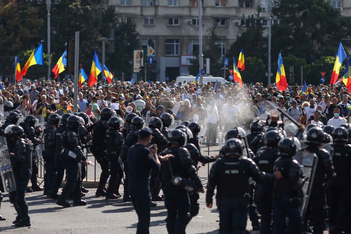 Romanya’da çiftçi protestosunda ortalık savaş alanına döndü