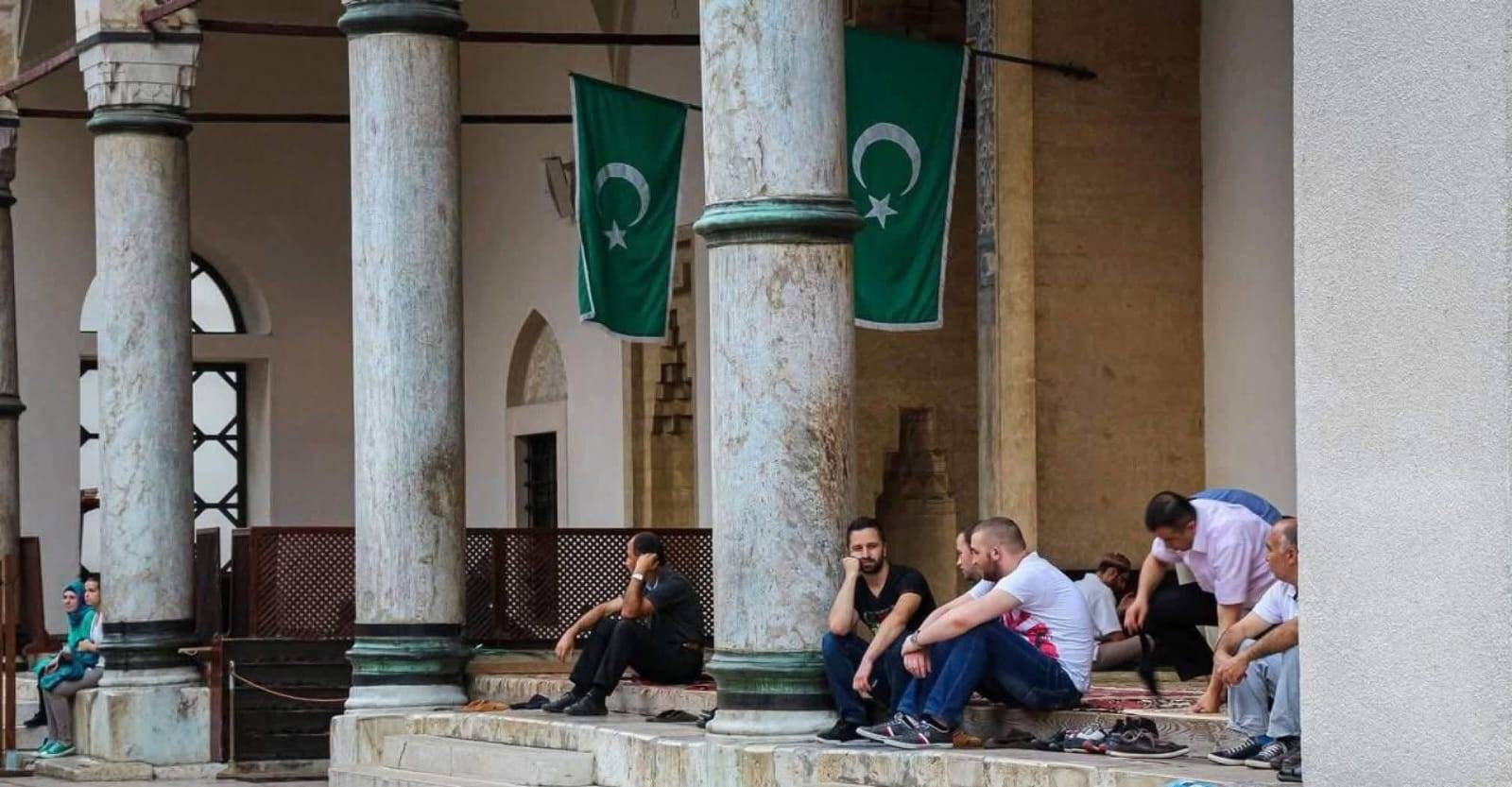 Rumeli Türkleri’nin Yaşayan Hafızası Ay-Yıldızlı Yeşil Bayrak: Rumeli Sancağı!