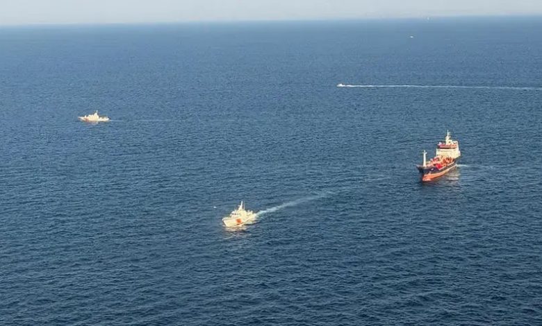 Uraloğlu’ndan Silivri’deki gemi kazası açıklaması: 10 denizcimize ulaşılamadı 5 Silivri açıklarında ALSU ile TUĞBERK İMAMOĞLU isimli Türk bayraklı ticari gemilerin çarpışmasının ardından arama kurtarma çalışmaları sürüyor.