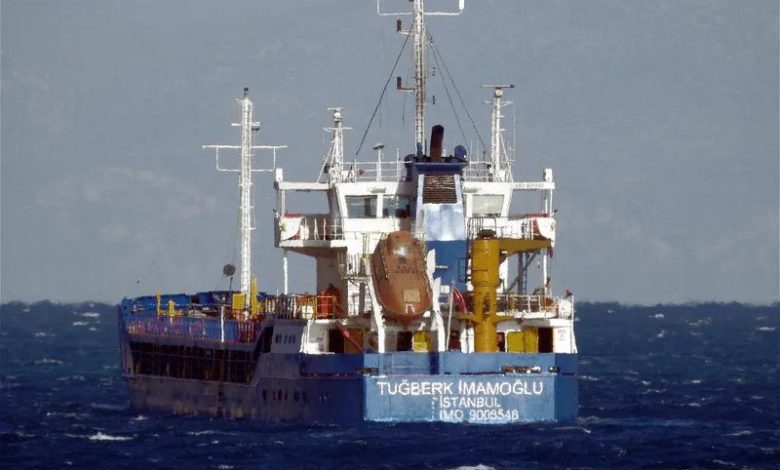 Silivri’de gemi faciası! 10 mürettebat kayıp 4 İstanbul Silivri açıklarının 18 mil güneyinde meydana gelen ticari gemi kazasında 10 kişi ile bağlantı kurulamıyor