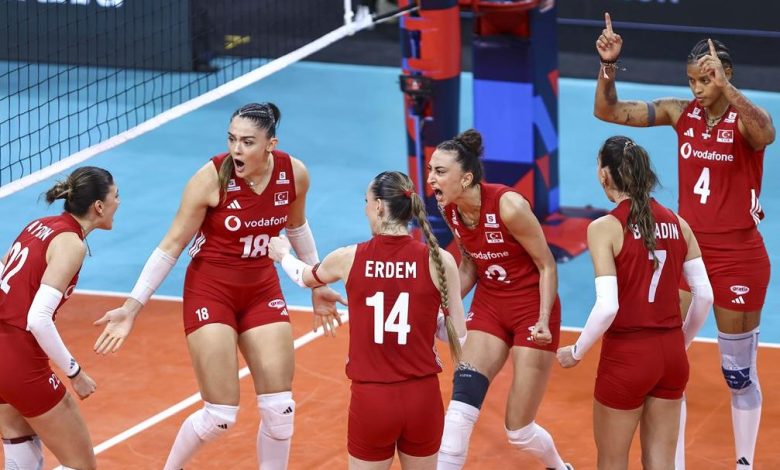 Filenin Sultanları eze eze yarıladı 1 Filenin Sultanları, CEV Trendyol 2026 Kadınlar Avrupa Voleybol Şampiyonası'nda Almanya'yı yenerek yarı finalist oldu