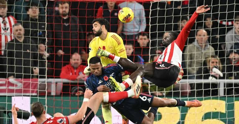 Arsenal yola kayıpsız devam ediyor