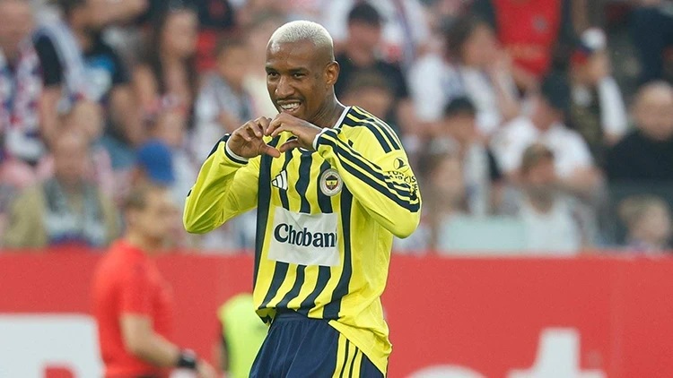Talisca İstanbul’dan ayrıldı! “Beni takımdan zorla gönderdiler” 1 Fenerbahçe’nin yabancı oyuncu kuralı nedeniyle yollarını ayırma kararı aldığı Anderson Talisca, İstanbul’dan ayrıldı.
