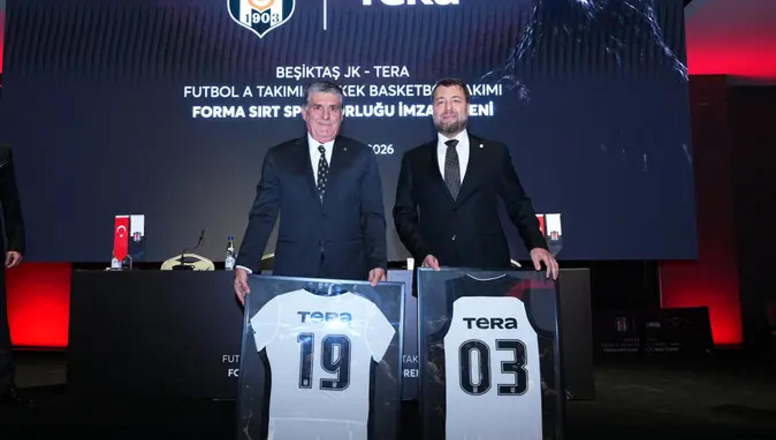 Beşiktaş hisselerinde dikkat çeken 15 günlük hareket: 700 milyon liralık kazanç iddiası 1 Beşiktaş hisselerinde ağustos ayında yaşanan sert hareketler, fon soruşturması kapsamında yeni iddiaları gündeme getirdi.