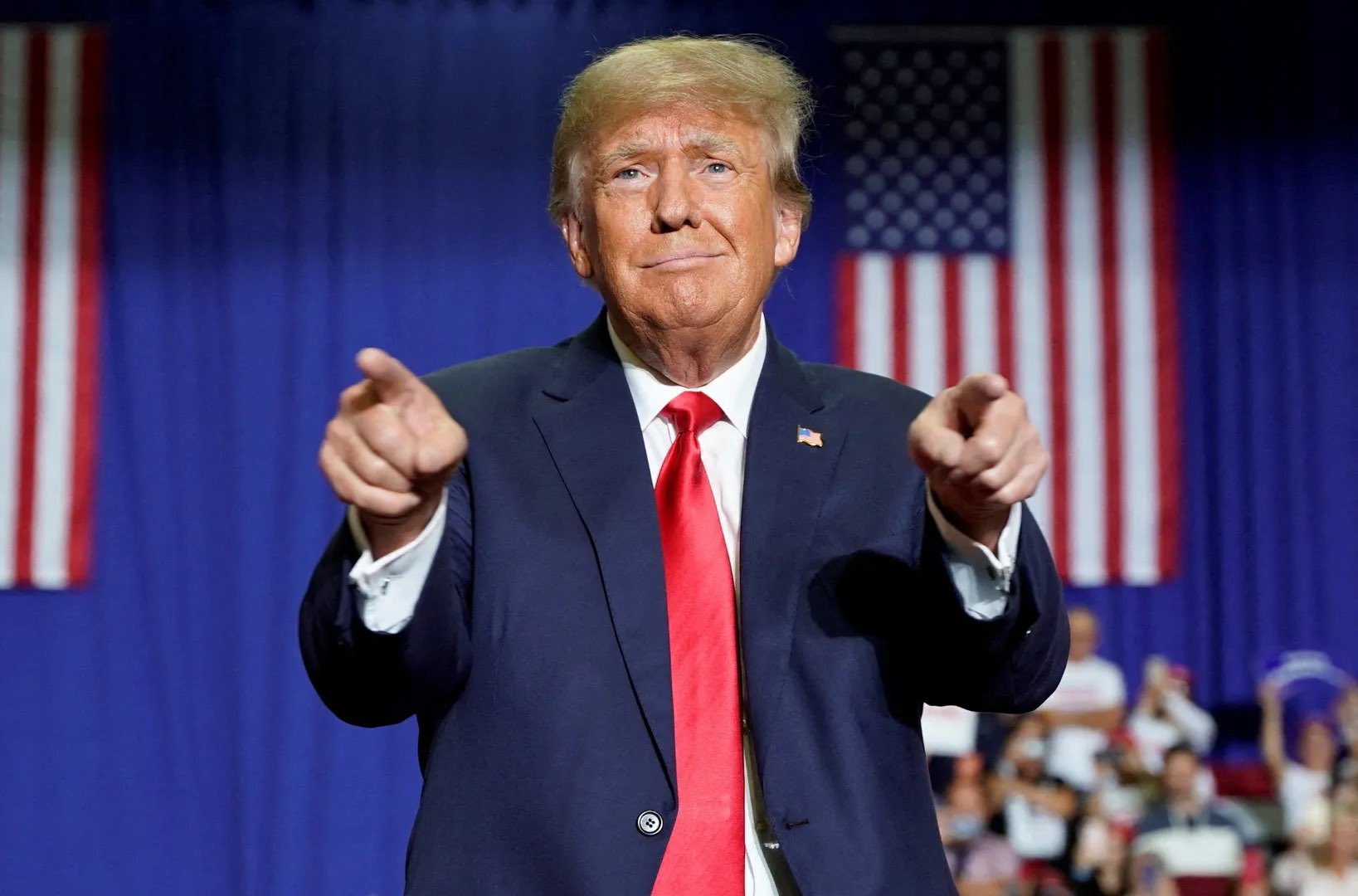 Donald Trump yine esti gürledi!