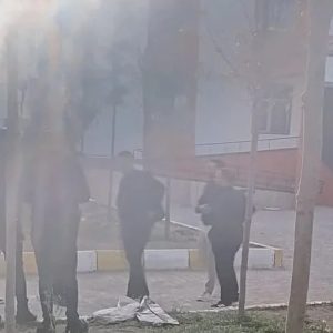 Yine okul yine tüfek! Van’da kız öğrenci pompalı tüfekle sınıfa geldi