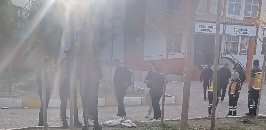 Yine okul yine tüfek! Van’da kız öğrenci pompalı tüfekle sınıfa geldi