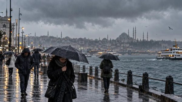 İstanbul Büyükşehir Belediyesi Afet İşleri ve Risk Yönetimi Dairesi Başkanlığı'na (AKOM) göre sağanak yağış geri dönüyor