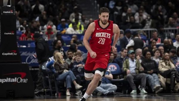 NBA'de Houston Rockets, San Antonio Spurs'ü 114-110 mağlup etti. Rockets'ta milli basketbolcu Alperen Şengün maçı 29 sayı, 7 ribaunt ve 7 asistle tamamladı