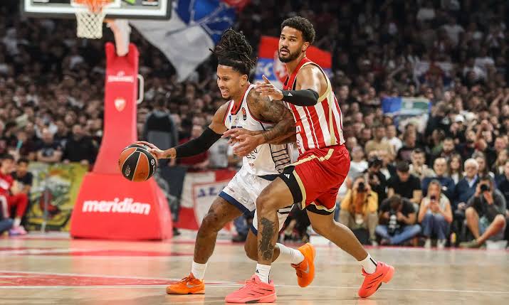 EuroLeague’in 3. haftasında Anadolu Efes hem maçı, hem Mike James’i kaybetti 1 Anadolu Efes, Kızılyıldız deplasmanından 77-72'lik mağlubiyetle ayrılırken Mike James'in sakatlığı geceye damga vurdu.