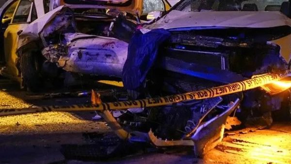 Ankara'nın Polatlı ilçesinde iki otomobilin kafa kafaya çarpıştığı kazada 3 kişi hayatını kaybetti, 4 kişi de yaralandı
