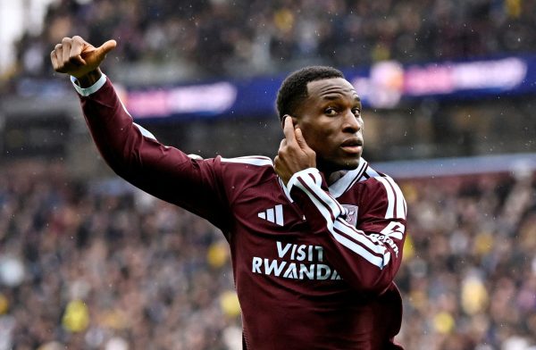 Manchester City, Aston Villa deplasmanında 2-1 yenilerek ilk 7 maçını kazandığı İngiltere Premier Lig'de mağlubiyetle tanıştı