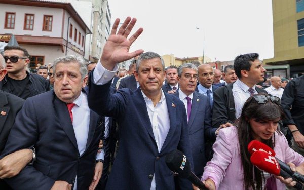 Anayasa Mahkemesi, Yenilik Partisi’nin YENİ Parti’nin isim ve rumuzunun hükümsüz sayılması ve siyasi parti sicilinden silinmesi talebini reddetti