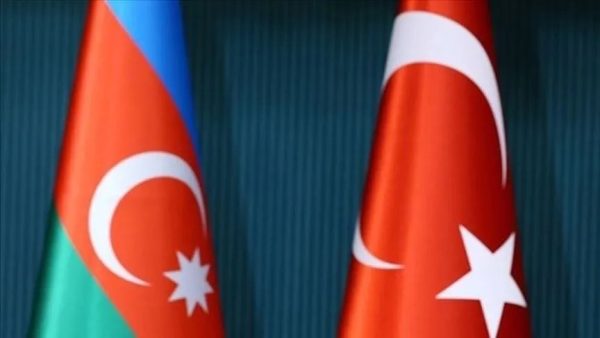 Azerbaycan, siyaset, medya, akademi ve dini çevrelerden 31 Türkiye Cumhuriyeti vatandaşını “istenmeyen kişi” ilan ederek ülkeye girişlerini yasakladı.