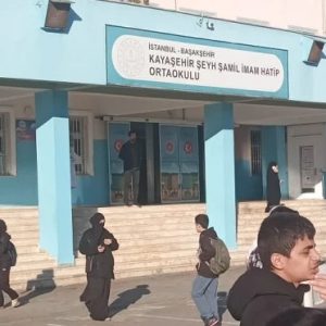 Başakşehir’de okulda bıçaklı saldırı! 5 kız öğrenci yaralandı