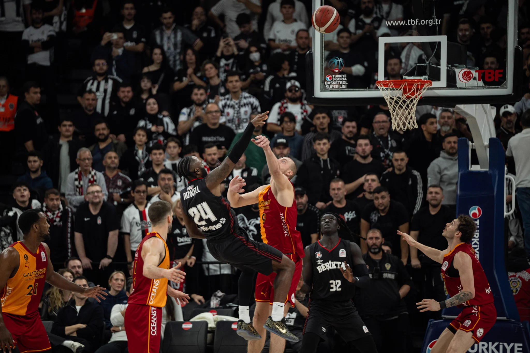 Derbide kazanan Beşiktaş
