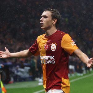 Aleksey Batrakov’a devler kancayı attı