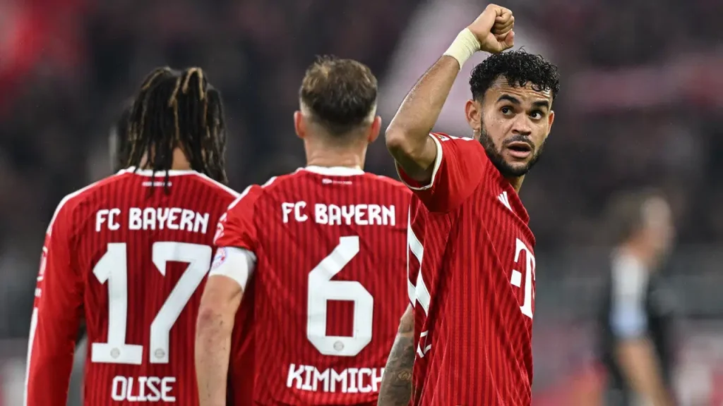 Bundesliga’da Bayern Münih hız kesmiyor 1 Bayern Münih, Luis Díaz’ın hat-trick yaptığı karşılaşmada RB Leipzig’i 6-1 mağlup ederek Bundesliga’da liderliğe yükseldi.