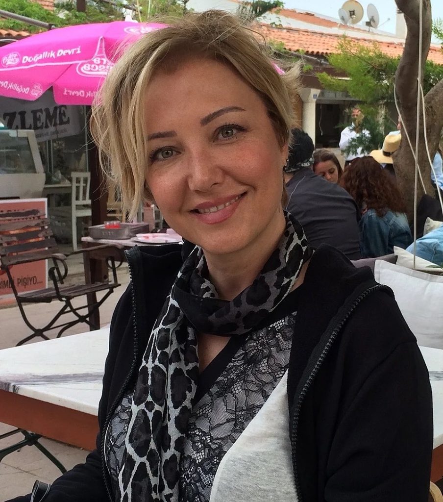 Berna Laçin gözaltına alındı 1 berna2 904x1024 1