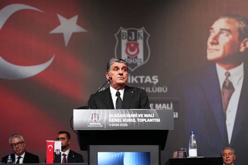 Beşiktaş’ta Serdal Adalı ve yönetimi ibra edildi
