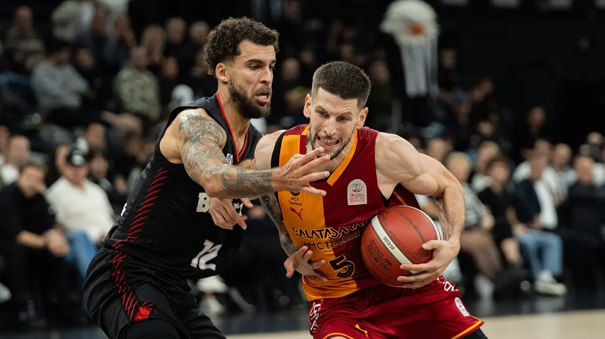 Derbide kazanan Beşiktaş 1 Beşiktaş, Galatasaray MCT Technic'i 83-80 mağlup ederek derbiden galibiyetle ayrıldı.