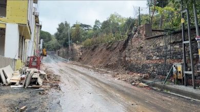 Beşiktaş’ta sağanak sonrası istinat duvarı çöktü! Yol trafiğe kapatıldı