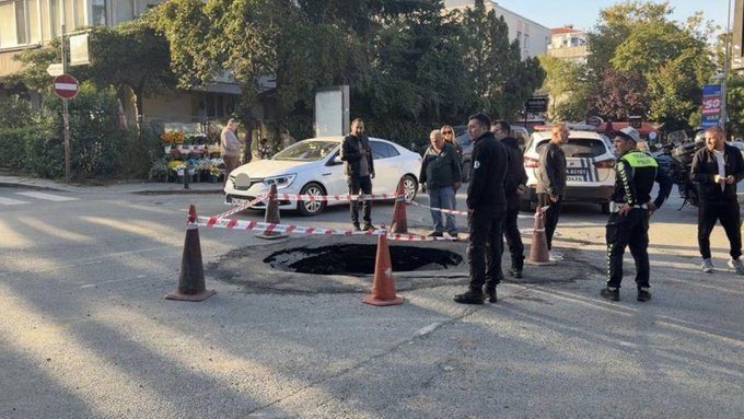 Beşiktaş’ta ana cadde çöktü! 1 bjk2