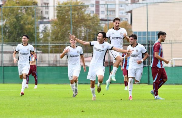 Beşiktaş, Trabzonspor deplasmanında 4-1 kazanarak U19 PAF Ligi'nde 8'de 8 yaparak liderliğini sürdürdü