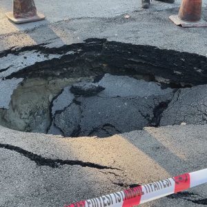 Beşiktaş’ta ana cadde çöktü!