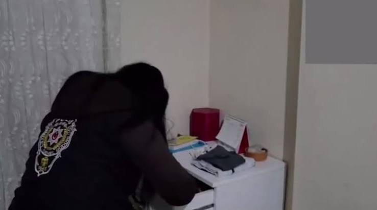 Canlı Bahislerde 7 Saniyelik Gecikme İddiası: 8 Şüpheli Gözaltında 1 İstanbul’da canlı bahis verilerinin 7 saniye geciktirildiği iddiasıyla yürütülen soruşturmada 8 şüpheli gözaltına alındı.