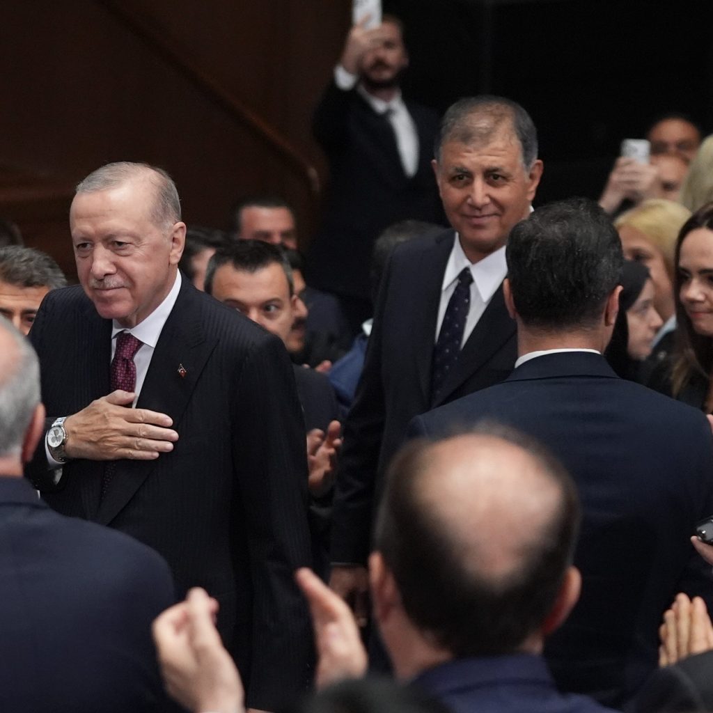 Cemil Tugay, AK Parti rozetini taktı 1 cemiltugay2 1 1024x1024 1