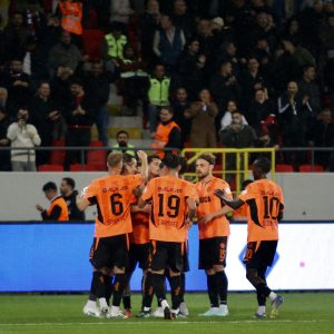 Cengiz Ünder şov yapıyor! Çorum FK kazanıyor