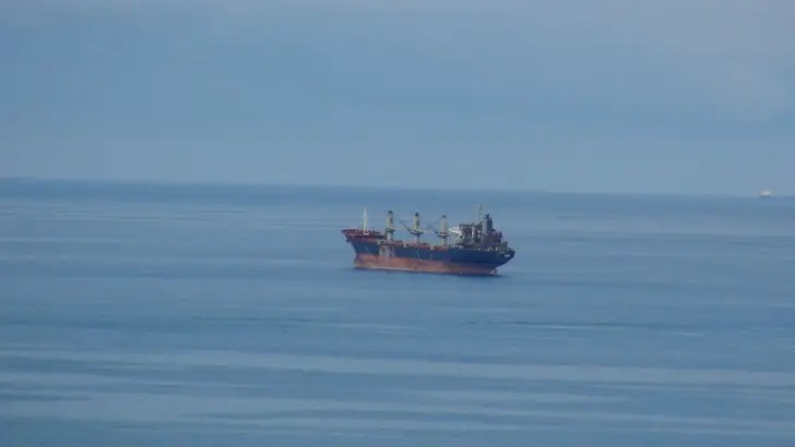 Dron saldırısına uğrayan gemi Giresun açıklarına sürüklendi