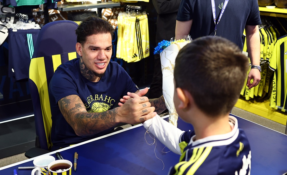 Ederson’a Fenerbahçe taraftarından yoğun ilgi