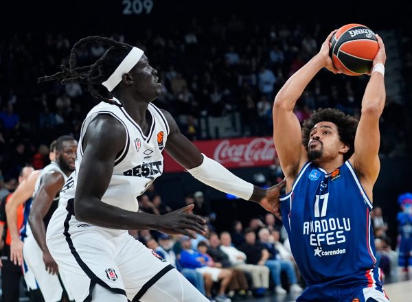EuroLeague'de Anadolu Efes, bir diğer temsilcimiz Beşiktaş'ı yenerek 7 haftada 3. galibiyetini elde etti