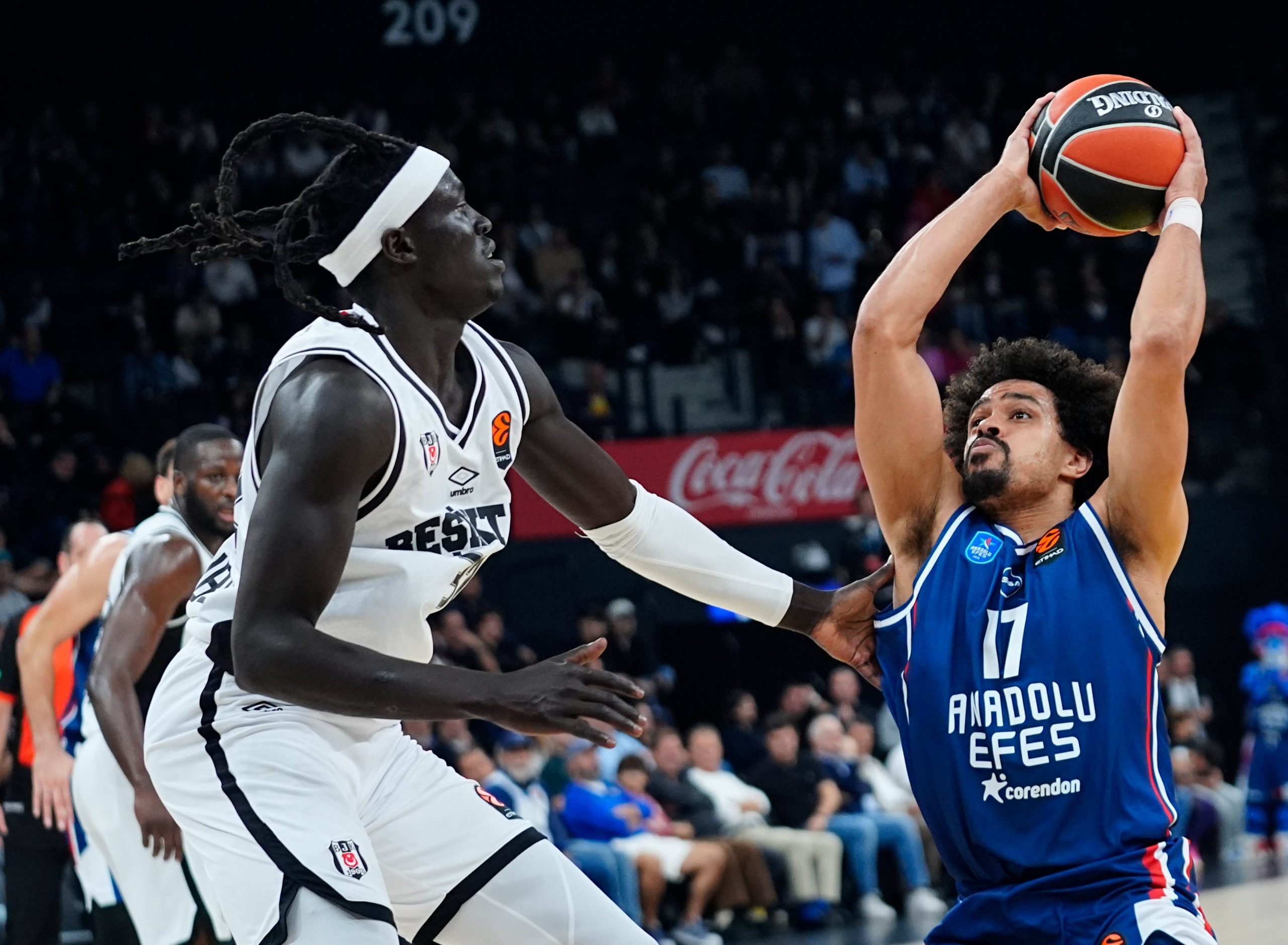 Avrupa kapışmasında Anadolu Efes, Beşiktaş’a acımadı