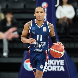 Anadolu Efes, Körfez Basket’i farklı geçti
