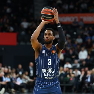 Anadolu Efes’ten çifte galibiyet!