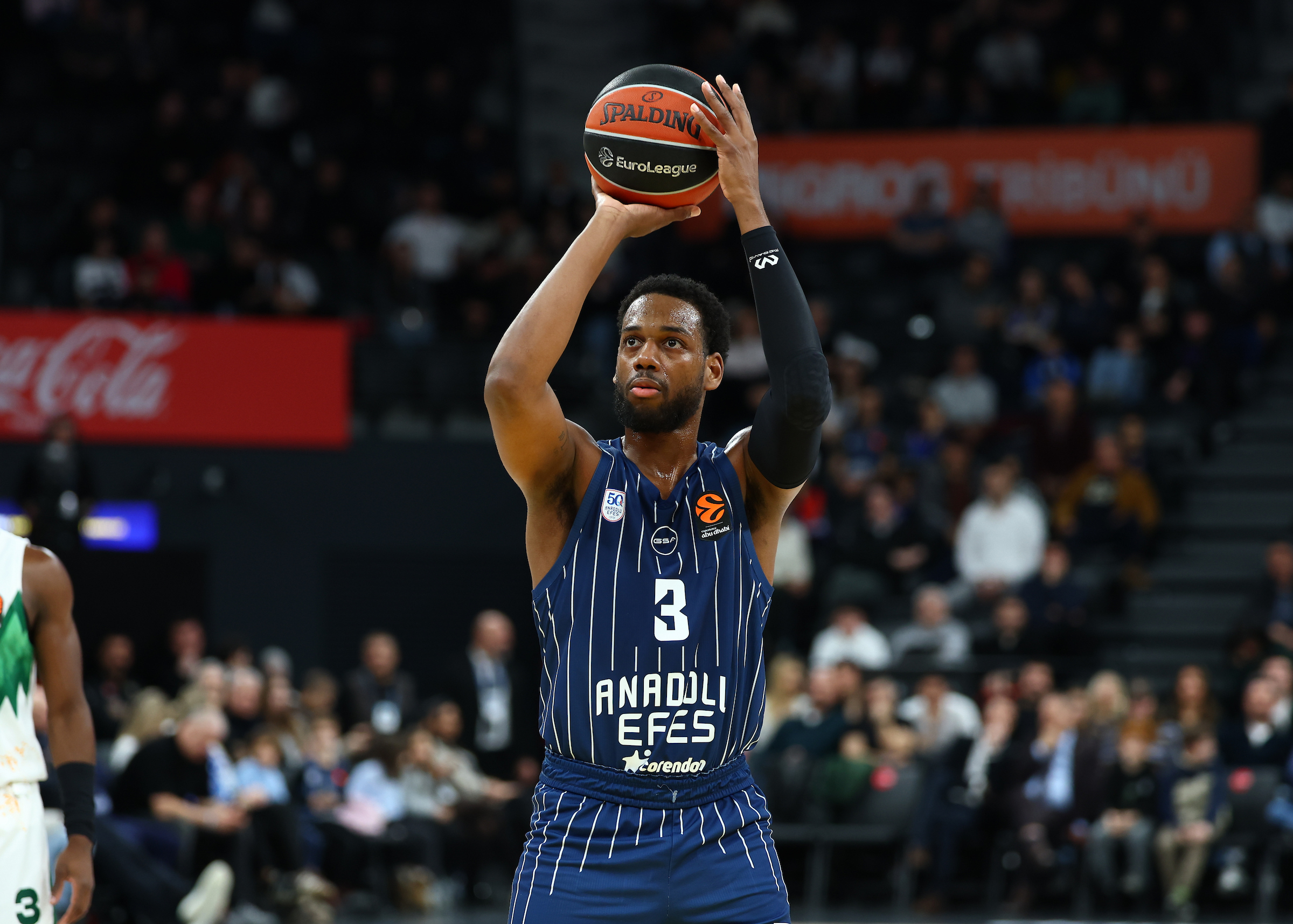Anadolu Efes’ten çifte galibiyet!