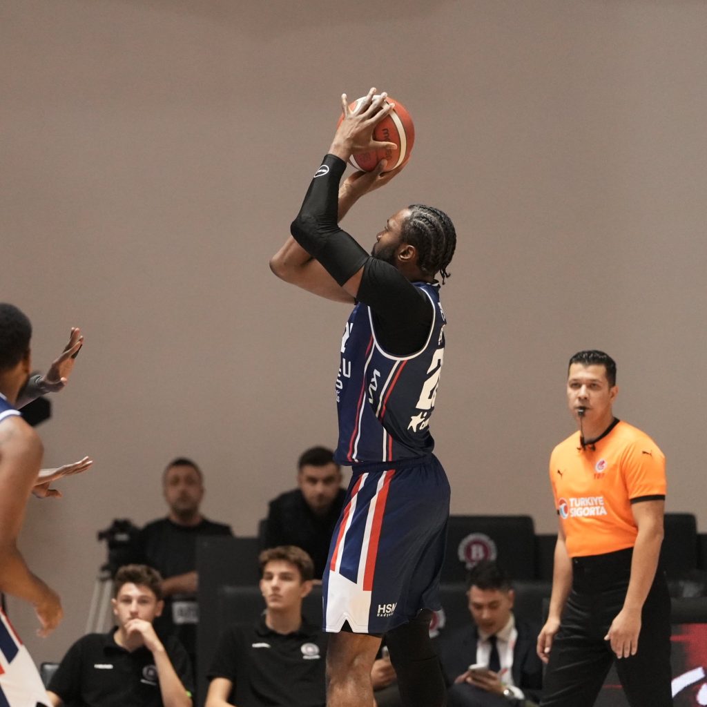 Anadolu Efes’ten çifte galibiyet! 1 efes2 1024x1024 1