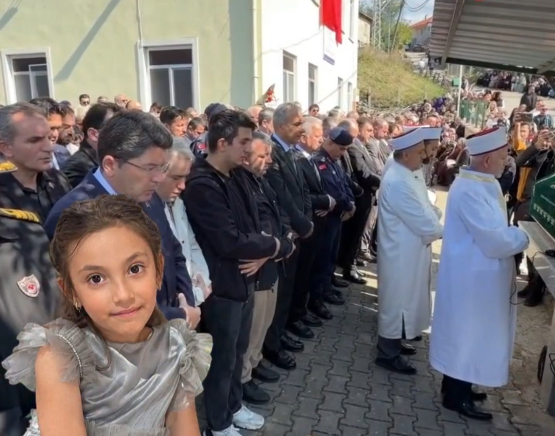 Okul saldırısında hayatını kaybetmişti! Eslem Sare Bulut toprağa verildi 1 eslemsare2