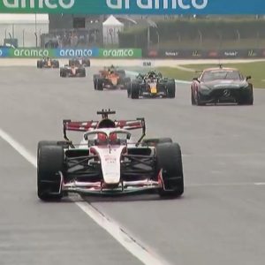 Formula 1 Malezya Grand Prix’sinde olmayan kalmadı! Sürprizle bitti!