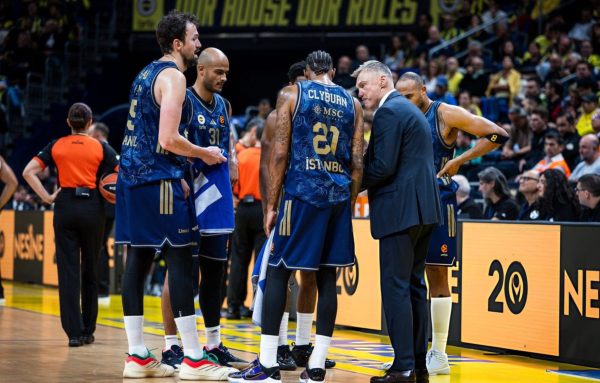 Fenerbahçe Tarfin, 6'da 5 galibiyetle başladığı EuroLeague'de Yunanistan'da Olympiakos'u mağlup etti