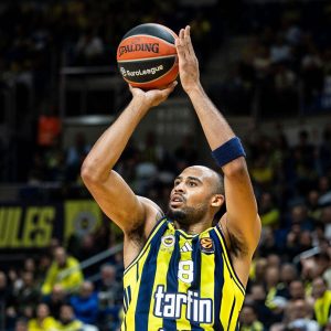 Fenerbahçe Tarfin, Karşıyaka deplasmanında şen